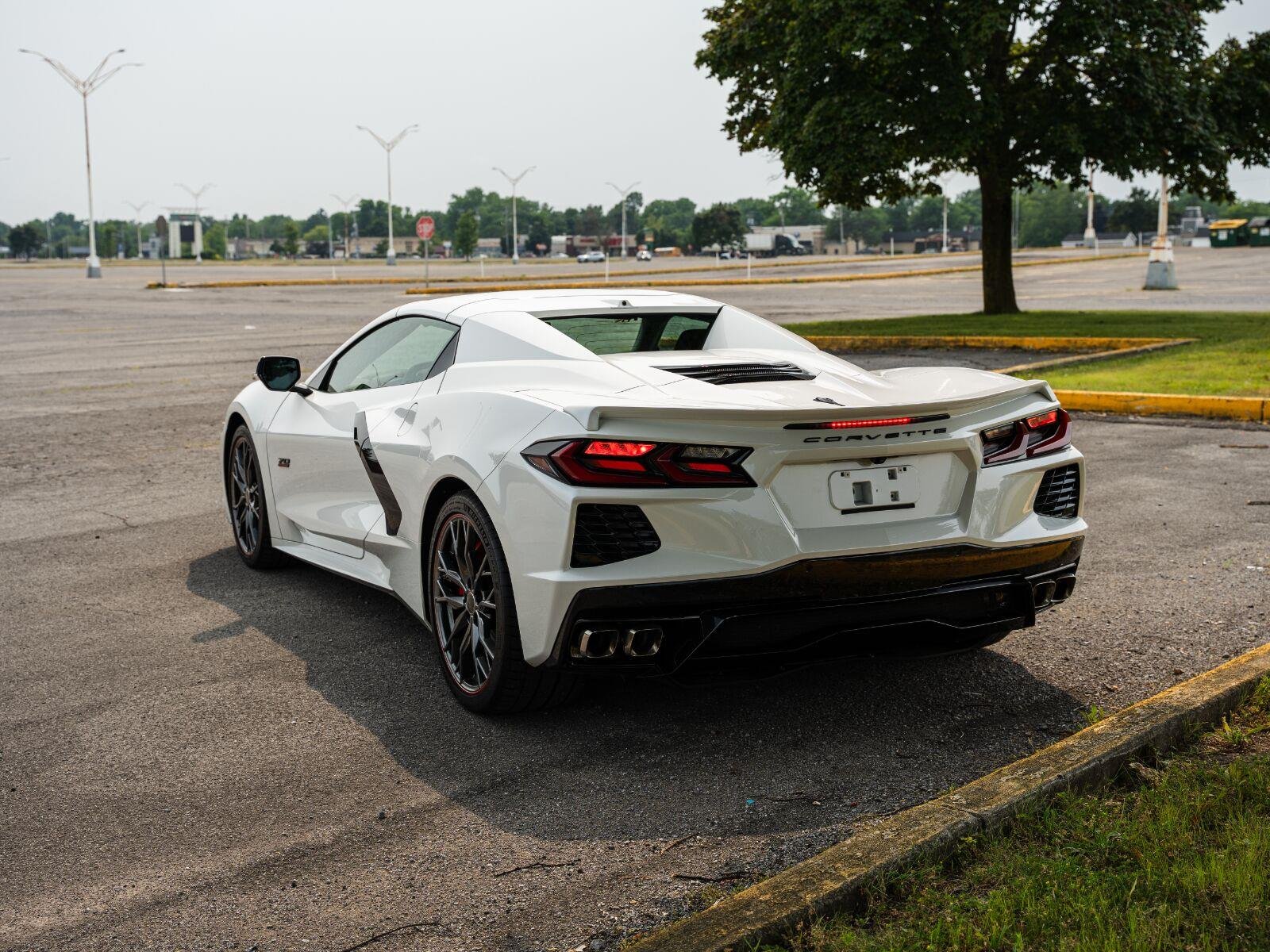 Used 2023 White Pearl Metallic Tricoat Chevrolet Stingray image 8