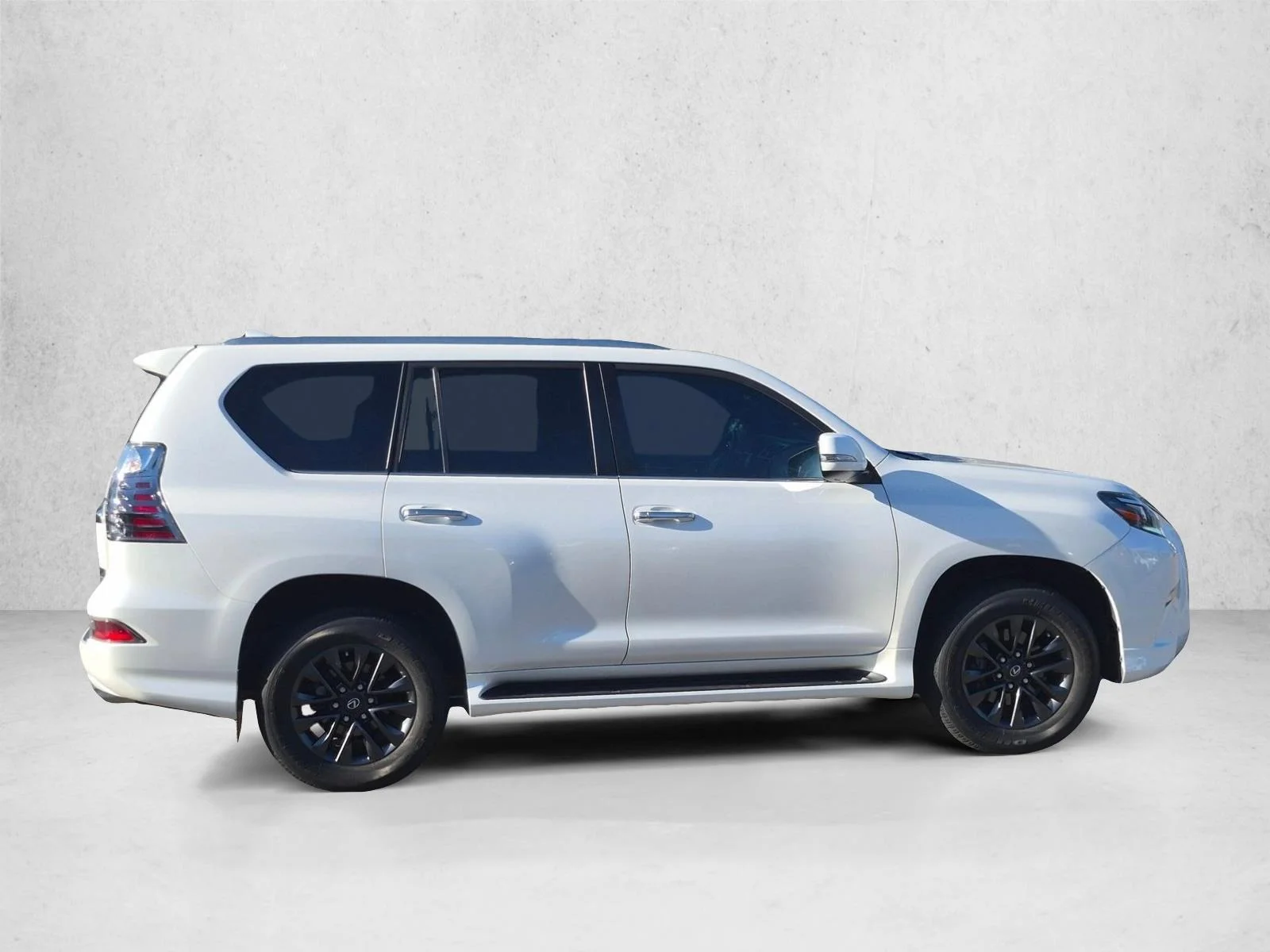 Used 2021 Starfire Pearl Lexus  image 4