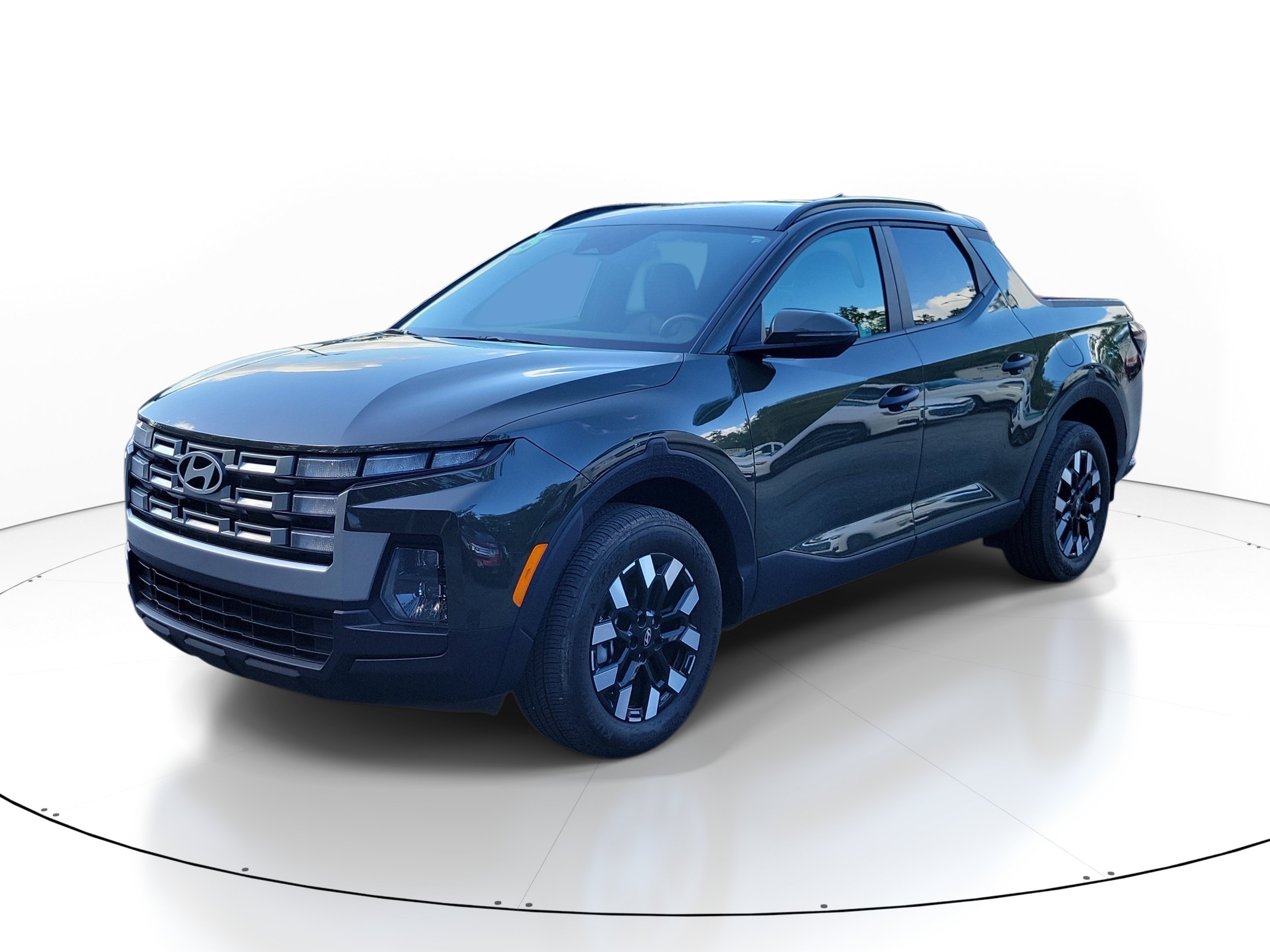 Used 2025 Rockwood Green Hyundai SEL image 3