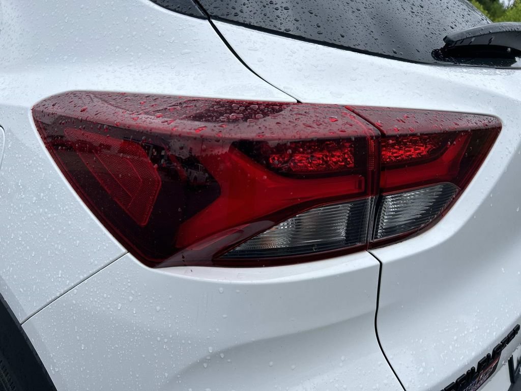 Used 2021 SUMMIT WHITE Chevrolet RS image 11