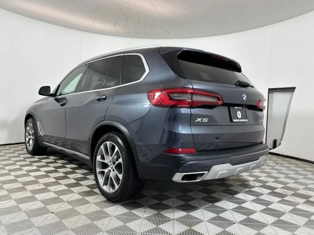 Used 2019 Gray BMW xDrive40i image 5