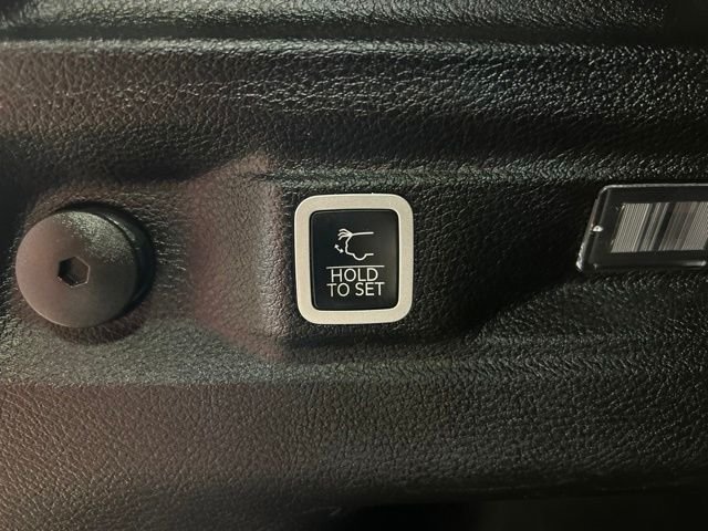 Used 2024 Diamond Black Crystal Pearlcoat Jeep Altitude X image 21