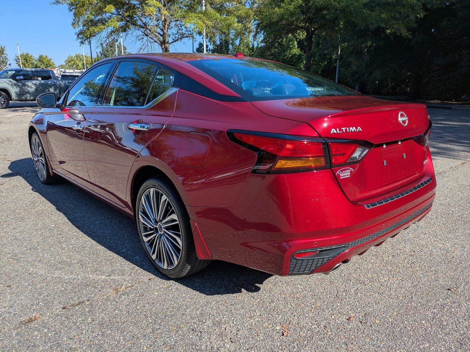Used 2023 Scarlet Ember Tintcoat Nissan 2.5 SL image 5