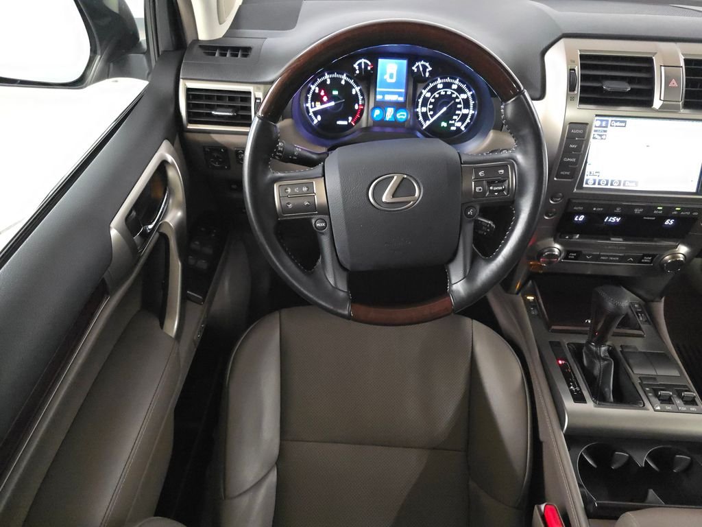 Used 2019  Lexus 460 image 16