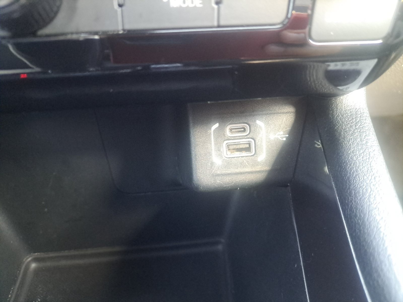 Used 2024 Bright White Clearcoat Jeep Latitude image 19