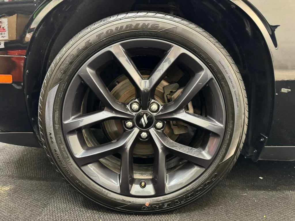 Used 2019 Black Dodge SXT image 12