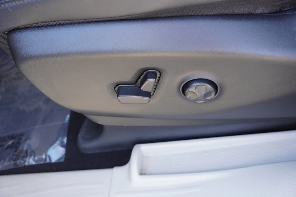 Certified Used 2024 White Chrysler Select image 27