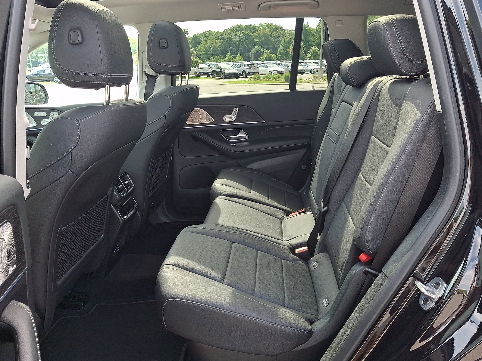 Certified Used 2026 Obsidian Black Metallic - 197 Mercedes-Benz 4MATIC® image 10