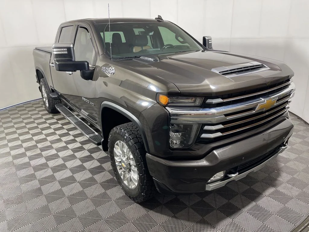 2021 Chevrolet Silverado HD High Country 4WD Crew Cab Short Box's photo