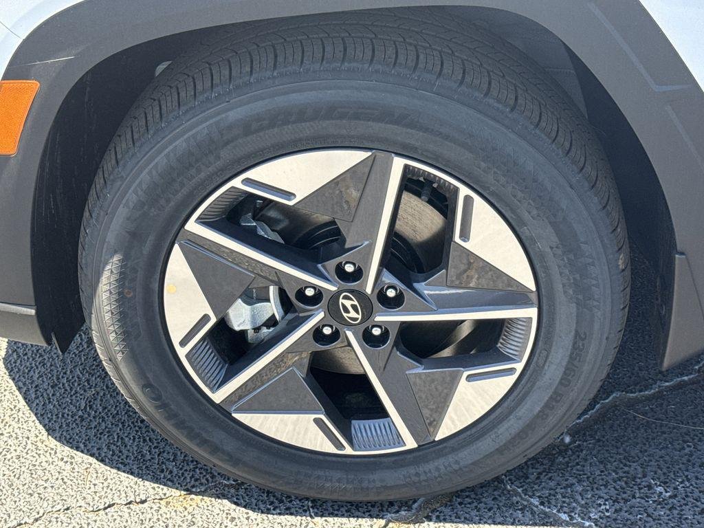New 2026 White Hyundai SEL FWD image 11