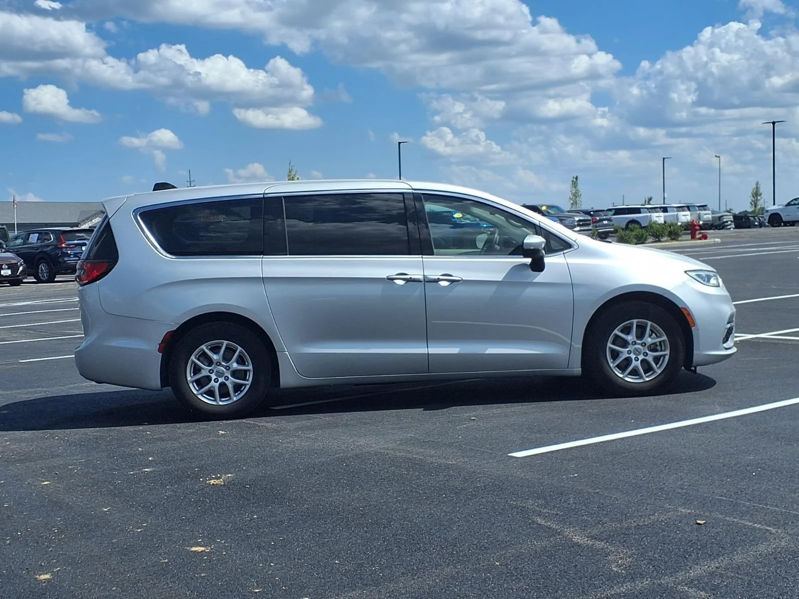 Used 2023 Silver Mist Clearcoat Chrysler Touring L image 34