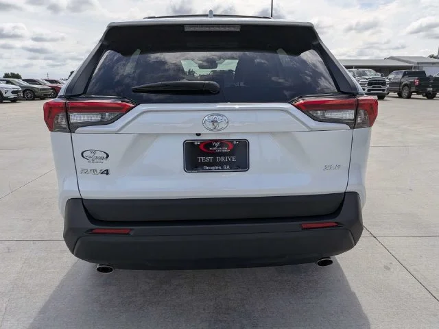 Used 2025 Beige Toyota XLE Premium image 5