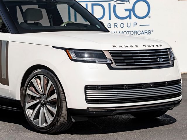 Used 2025 Icy White Gloss Land Rover SV image 5