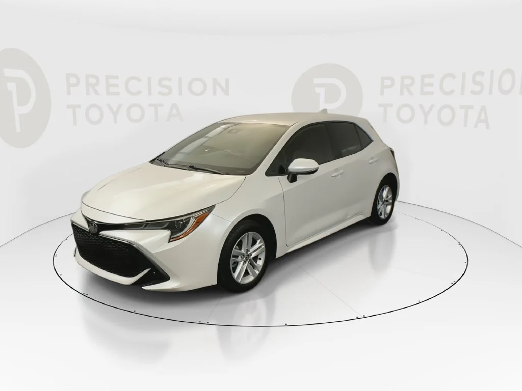 Used 2021 Wind Chill Pearl Toyota SE image 10