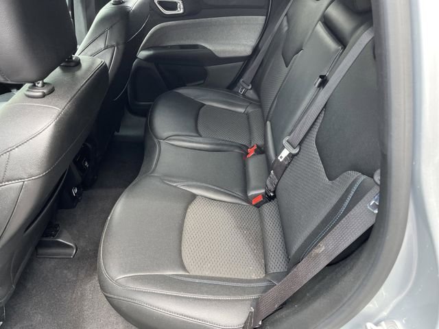 Used 2024 Silver Zynith Metallic Clearcoat Jeep Latitude image 13