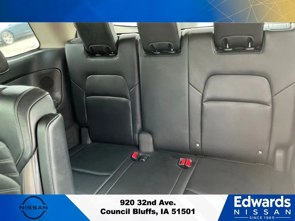 Used 2022 Black Nissan Platinum image 14