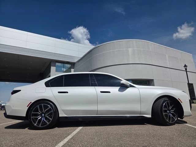 2025 BMW 7 Series 760i - Photo 27