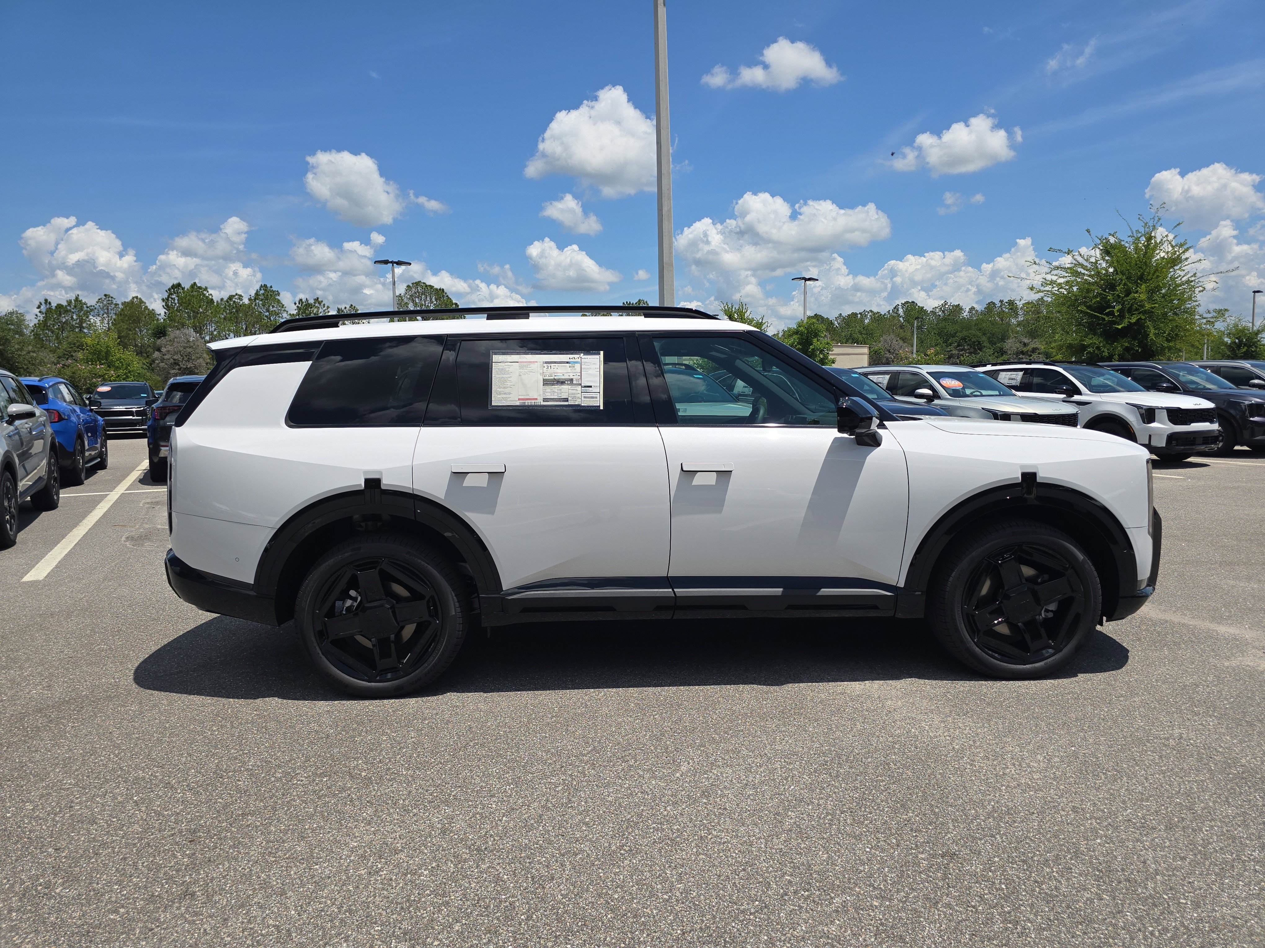 New 2027 Glacial White Pearl Kia X-LINE SX image 9