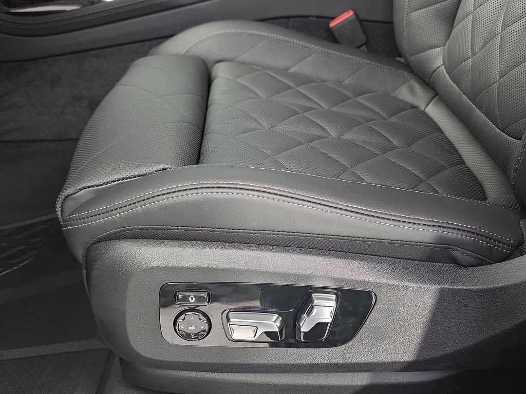 New 2026 Mineral White Metallic BMW xDrive40i image 29