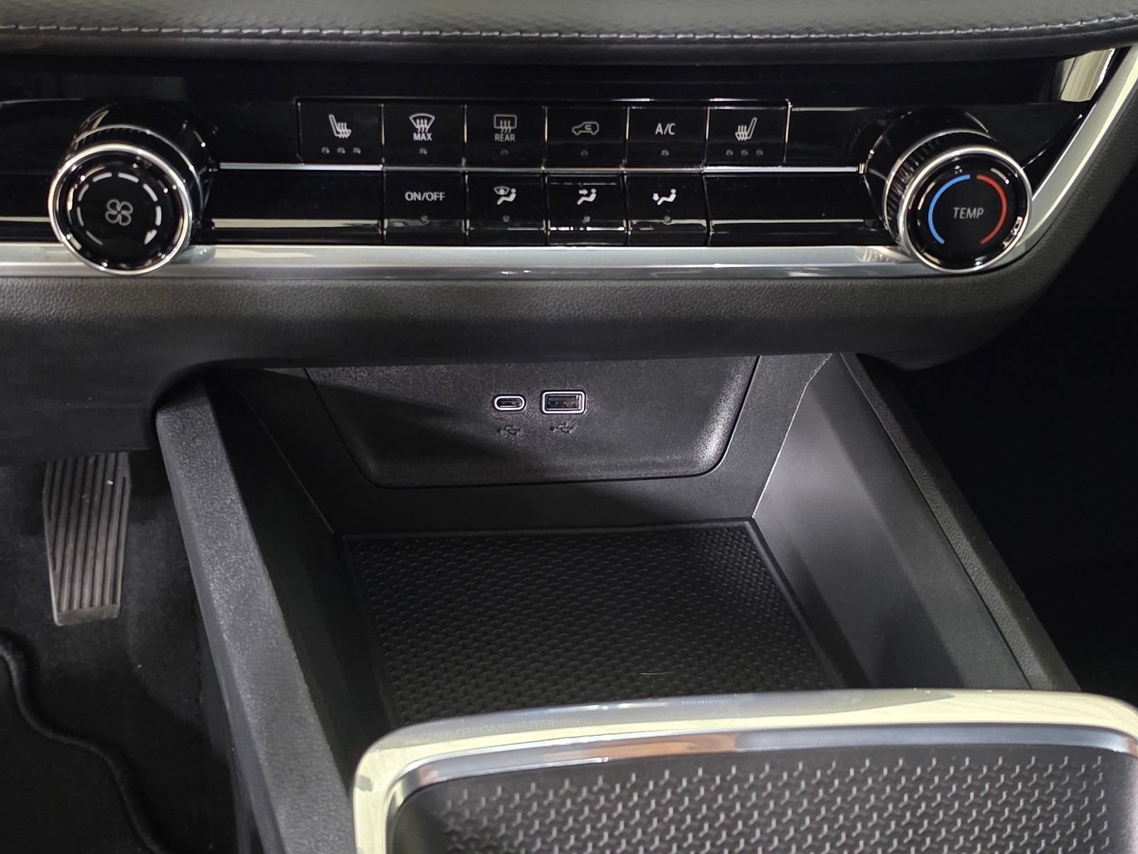New 2027 Sterling Gray Metallic Chevrolet LT image 27
