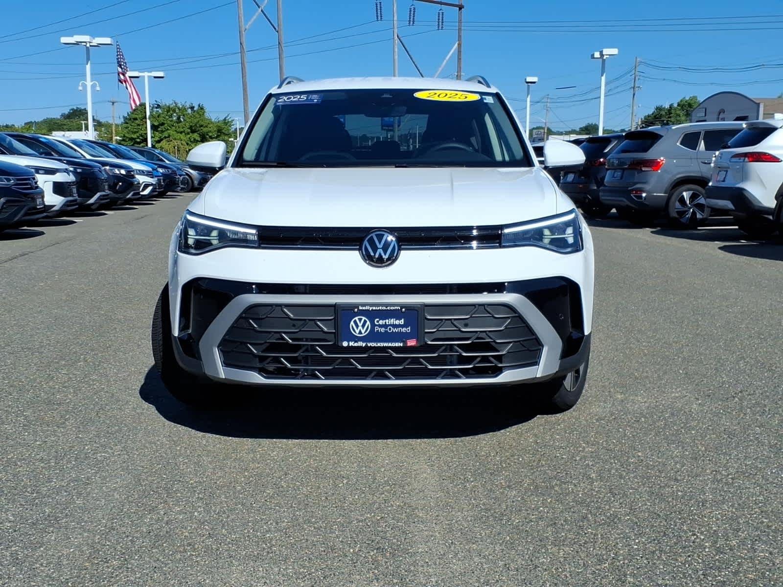 Certified Used 2025 Pure White Volkswagen SE image 2