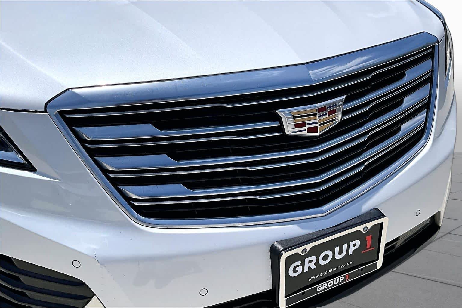 Used 2017 Crystal White Tricoat Cadillac Premium Luxury FWD image 29