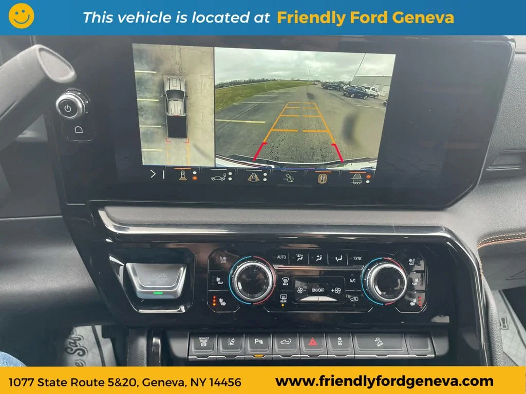 Used 2025 White GMC AT4 image 24