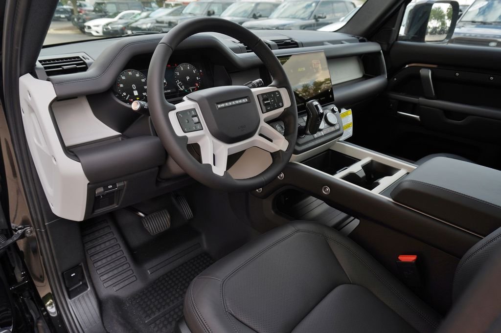 New 2026 Santorini Black Land Rover S image 12