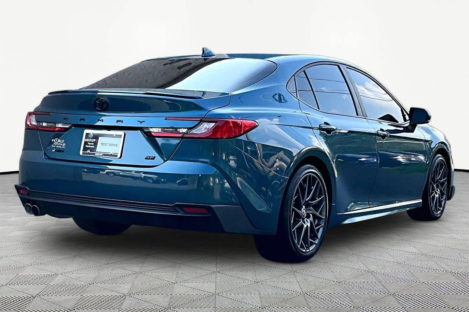 Used 2025 Ocean Gem Toyota SE image 13
