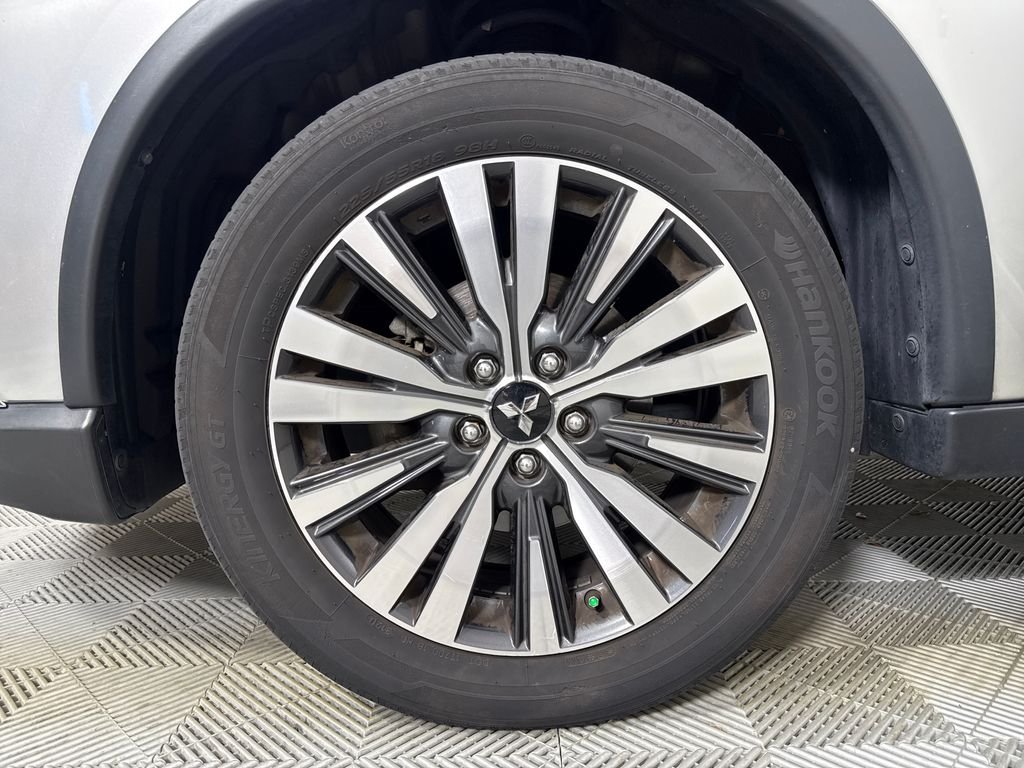 Used 2019 Gray Mitsubishi SEL image 18