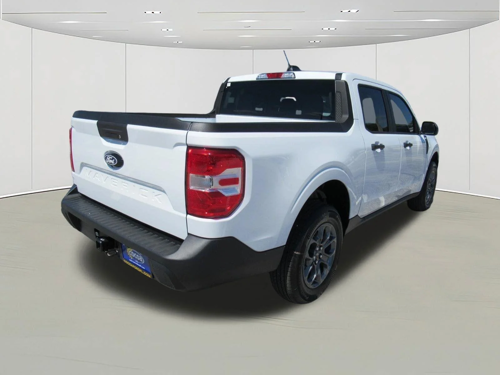 New 2026 Oxford White Ford XLT image 7