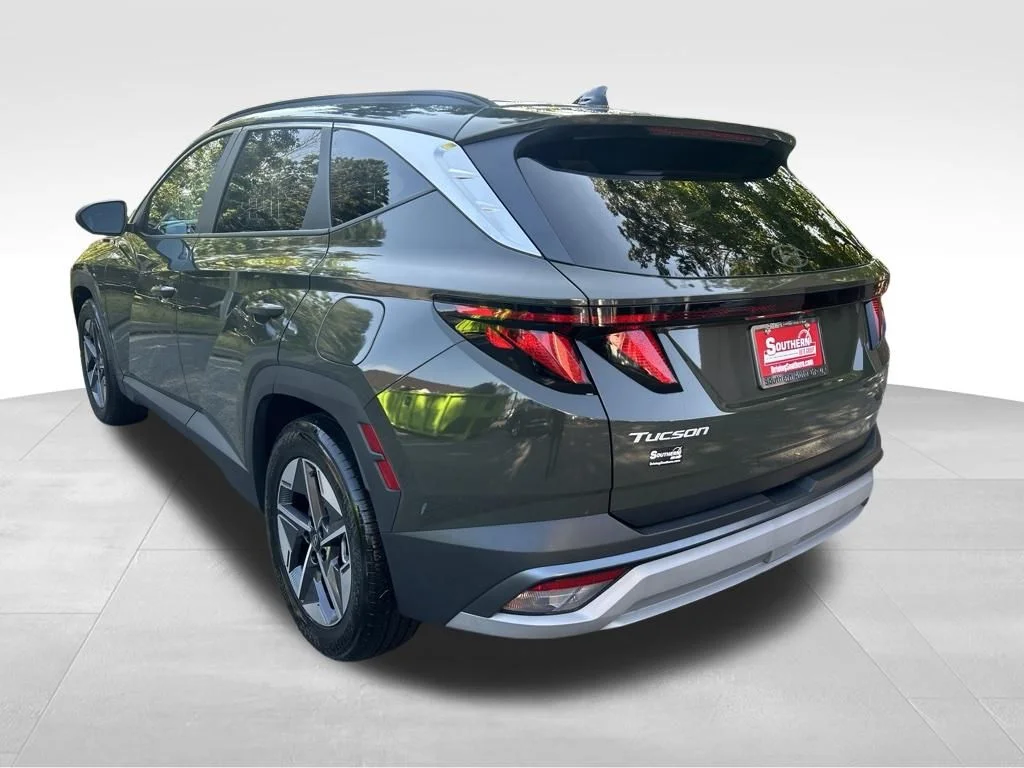 Used 2025 Green Hyundai SEL image 3