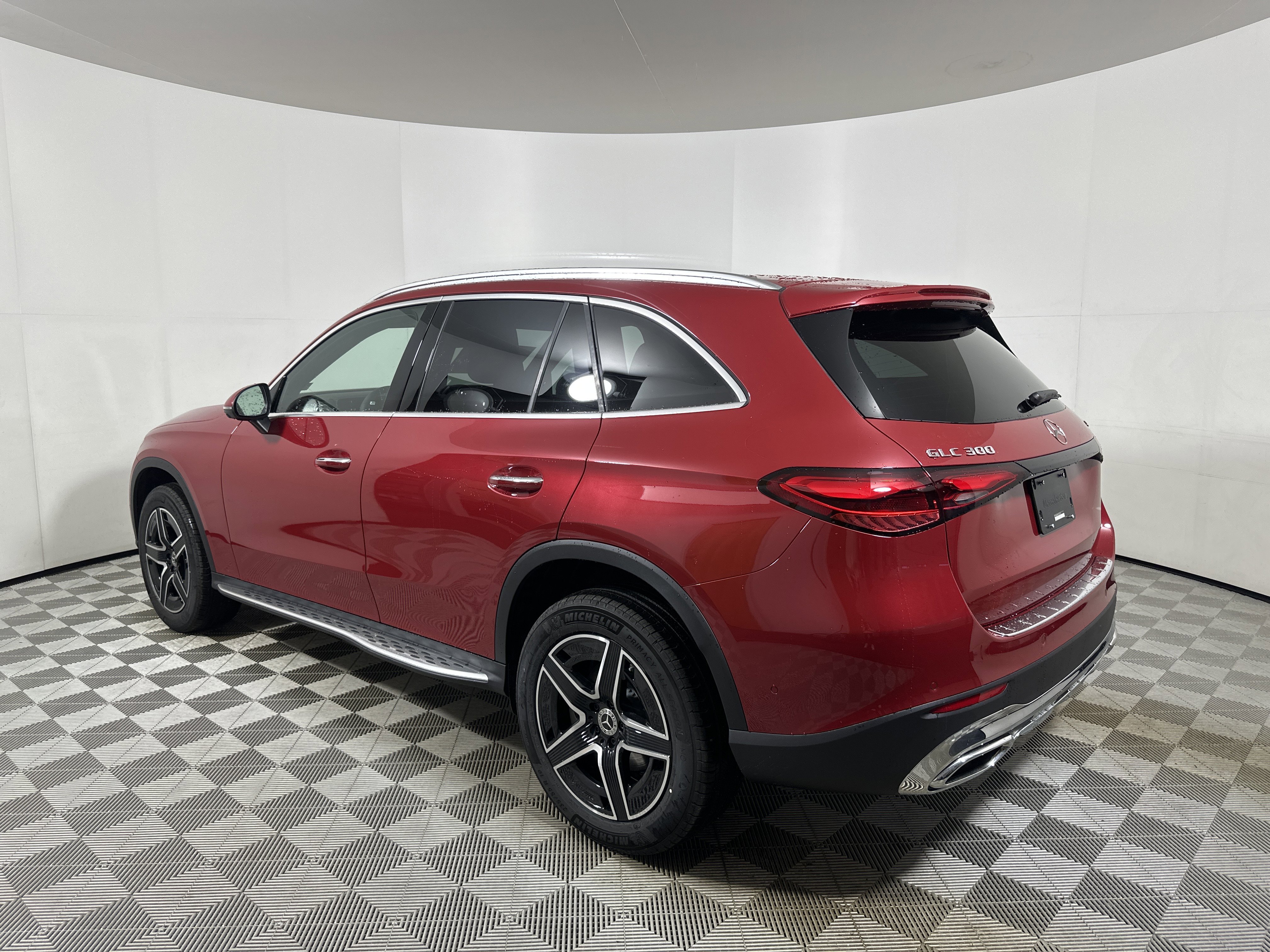 New 2026 MANUFAKTUR Patagonia Red Metallic Mercedes-Benz GLC 300 image 5