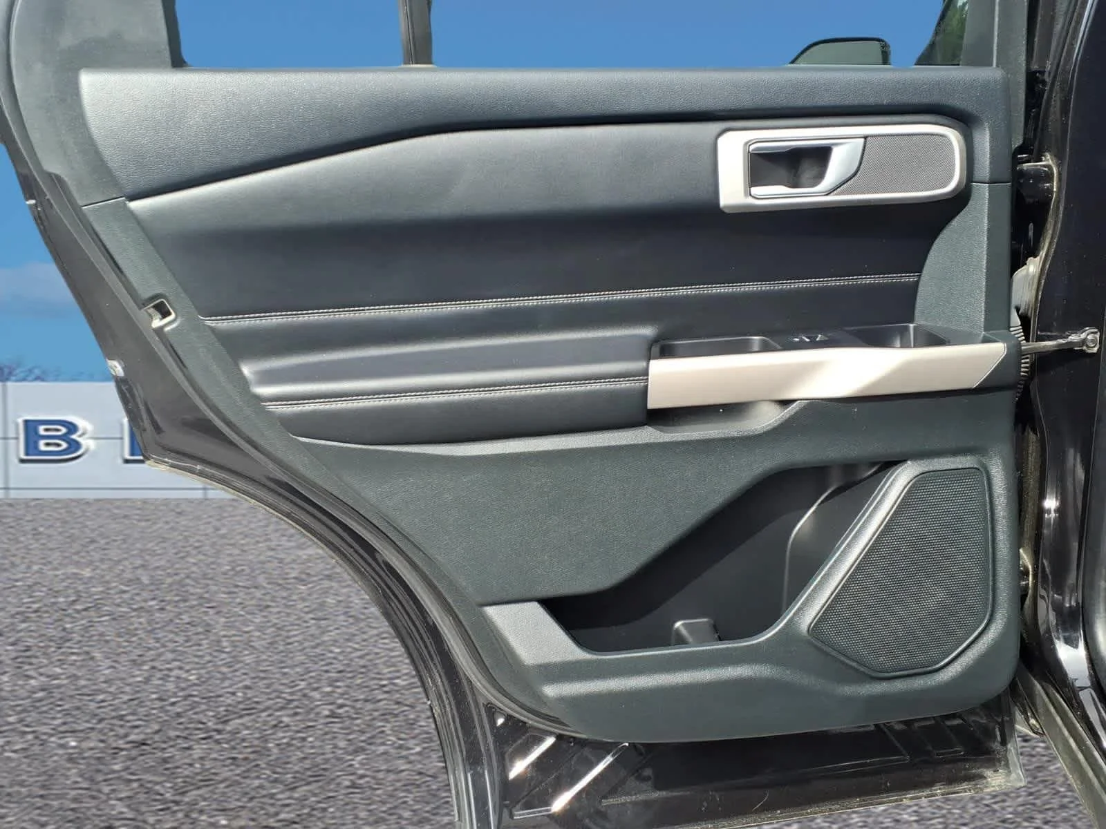 Used 2023 Agate Black Metallic Ford XLT image 26