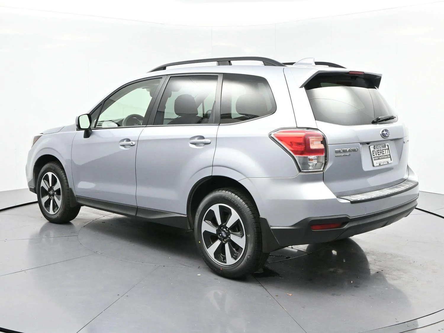 Used 2018 Ice Silver Metallic Subaru Premium image 5