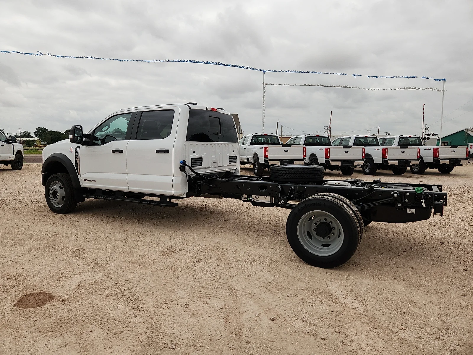 New 2026 Oxford White Ford XL image 4