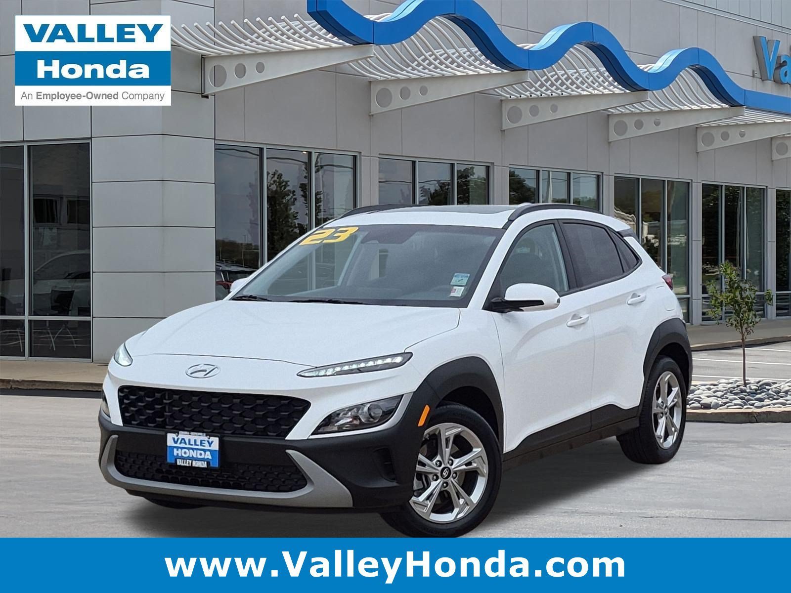 Used 2023 Lunar White Hyundai SEL AWD image 1