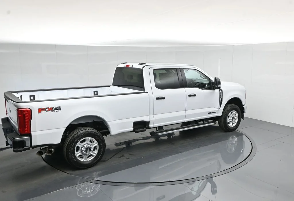 New 2026 Oxford White Ford XLT image 44