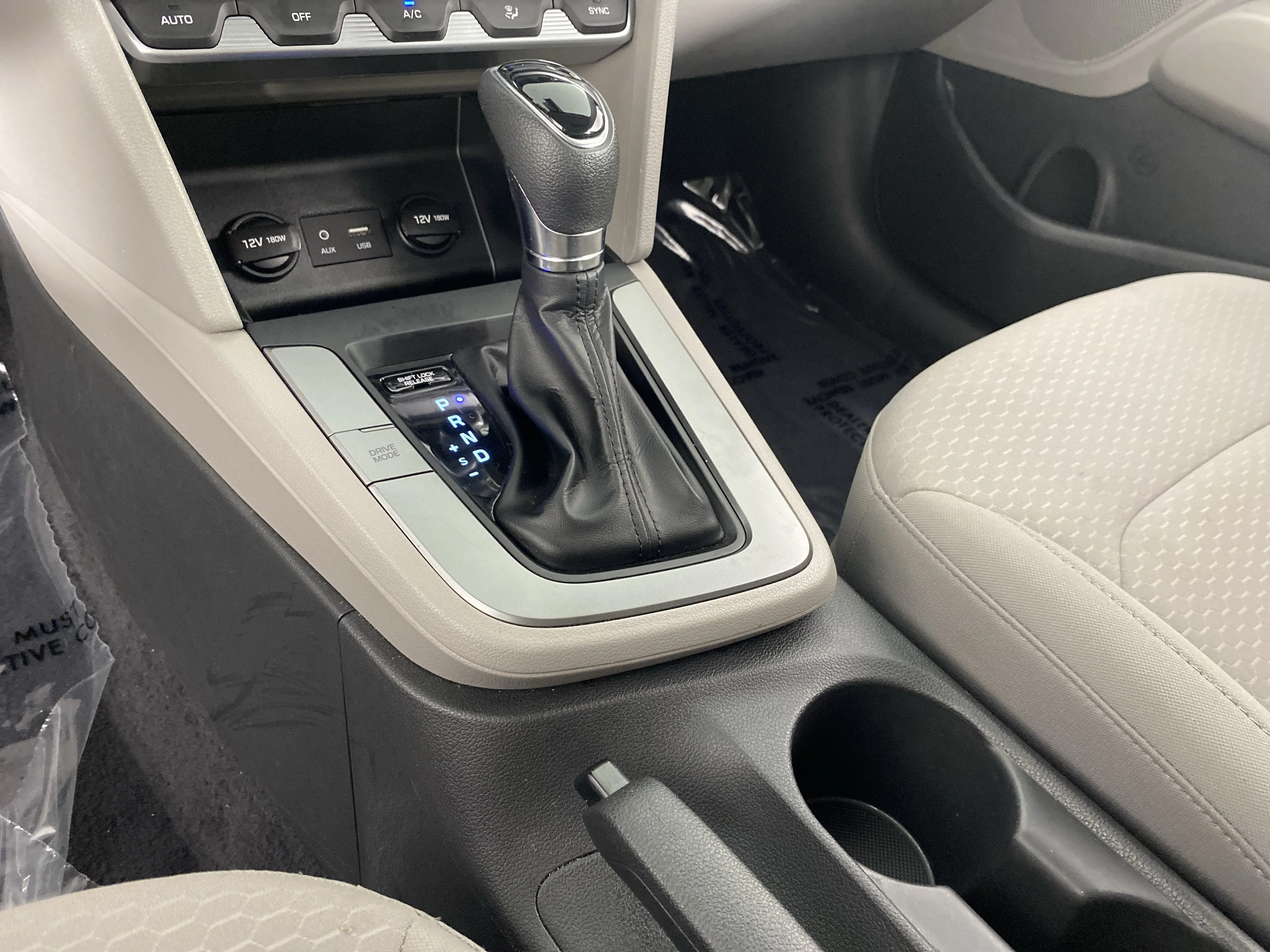 Used 2020 Stellar Silver Hyundai SE image 26