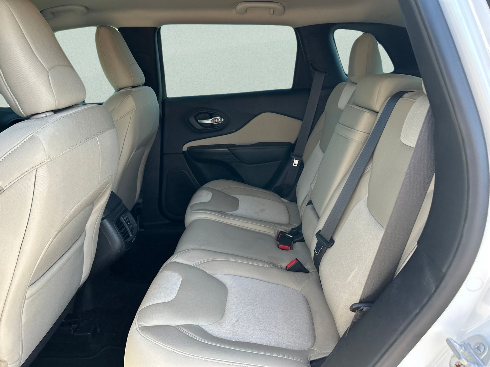Used 2015 White Jeep Sport image 10