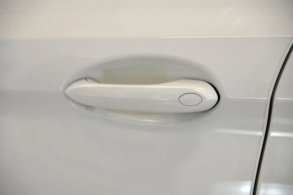 Used 2021 White BMW 530e iPerformance image 13