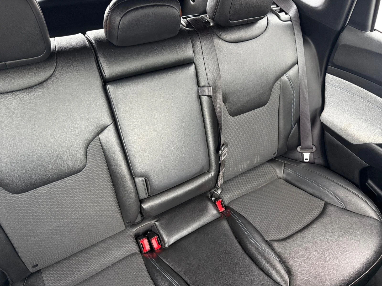 Used 2024 WHITE JEEP LATITUDE 4X4 image 17