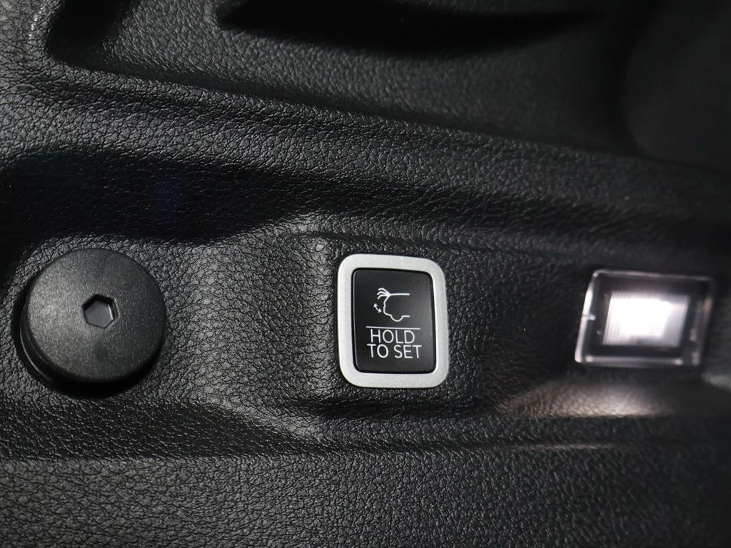 Used 2023 Silver Jeep Limited image 23