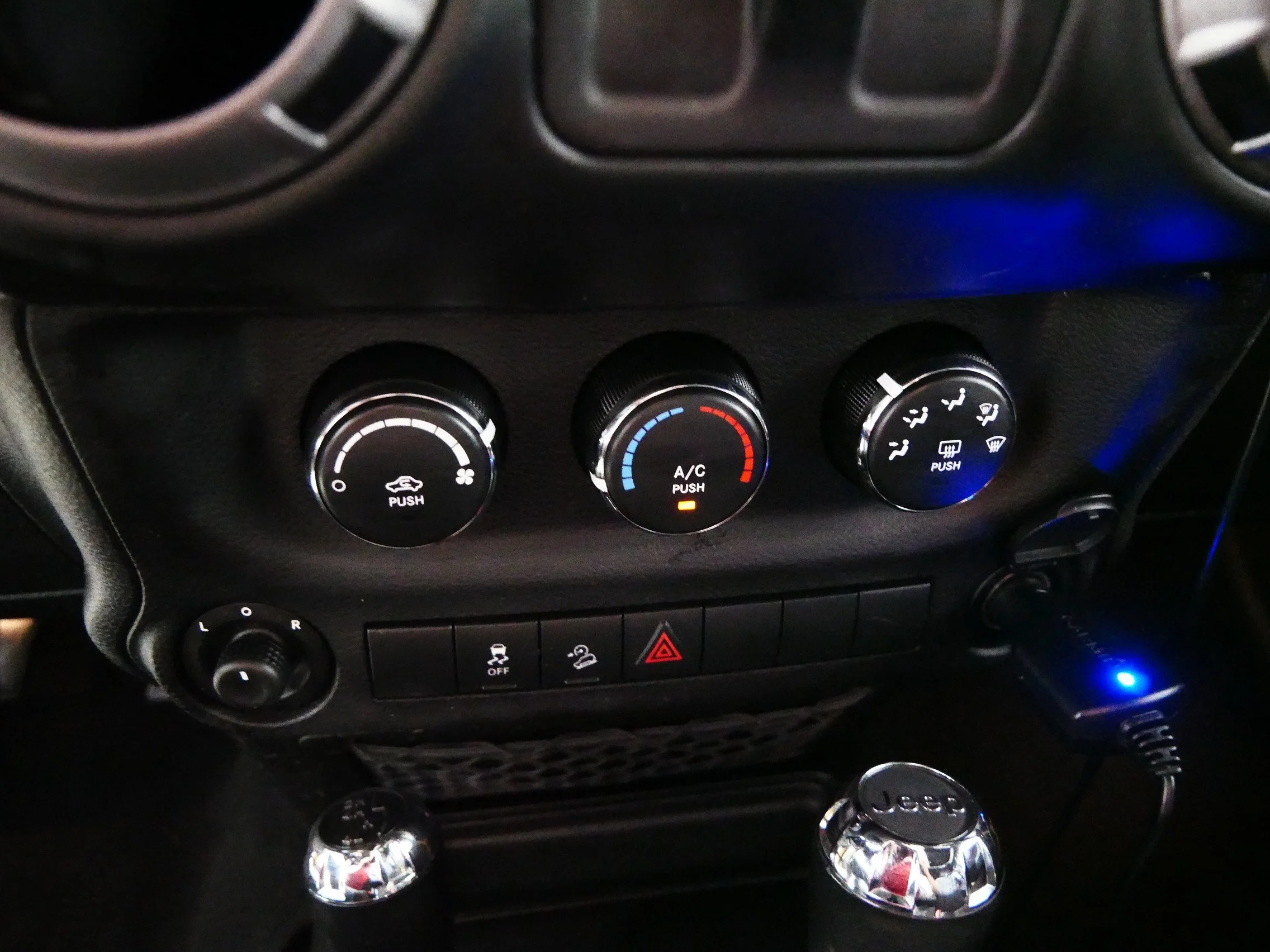 Used 2013 Dune Jeep Sport image 23