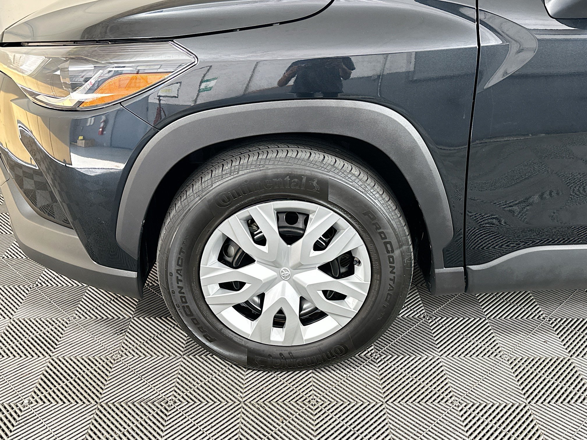 Used 2025 Jet Black Toyota L image 11