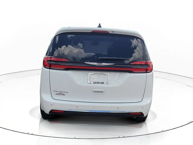 Used 2025 White Chrysler Select image 6