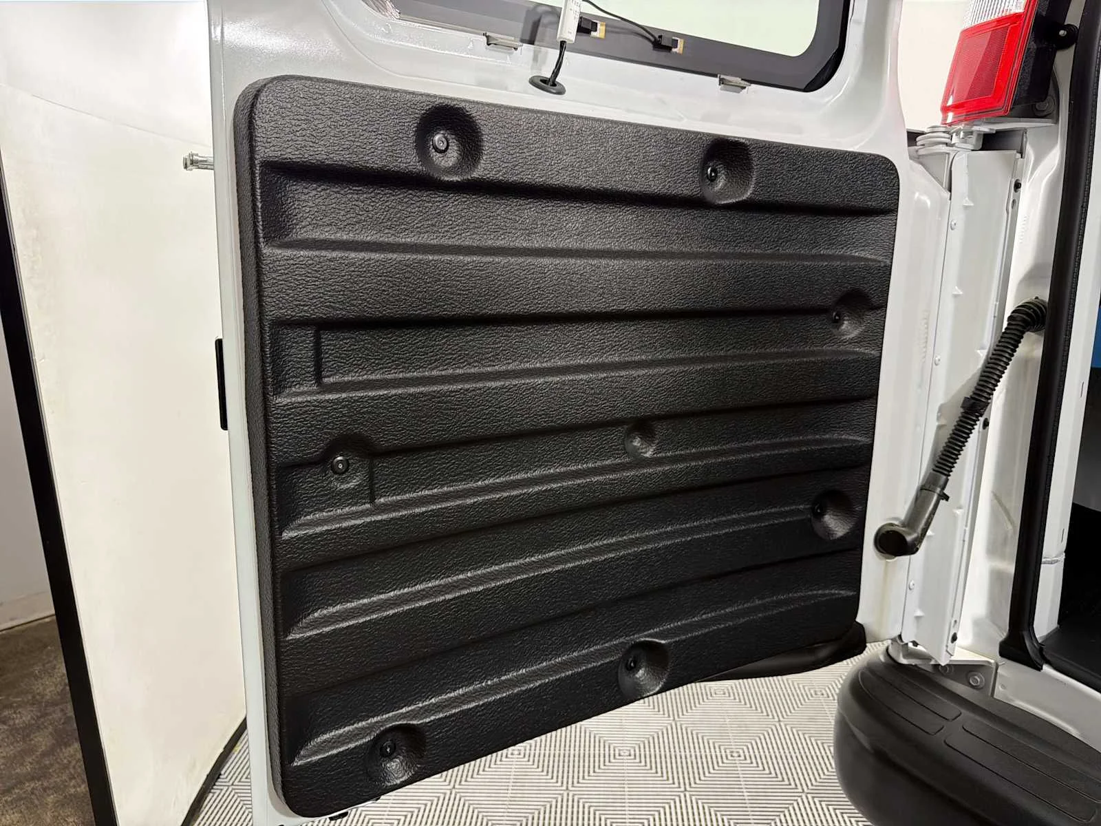 2025 GMC Savana Cargo Work Van - Photo 20
