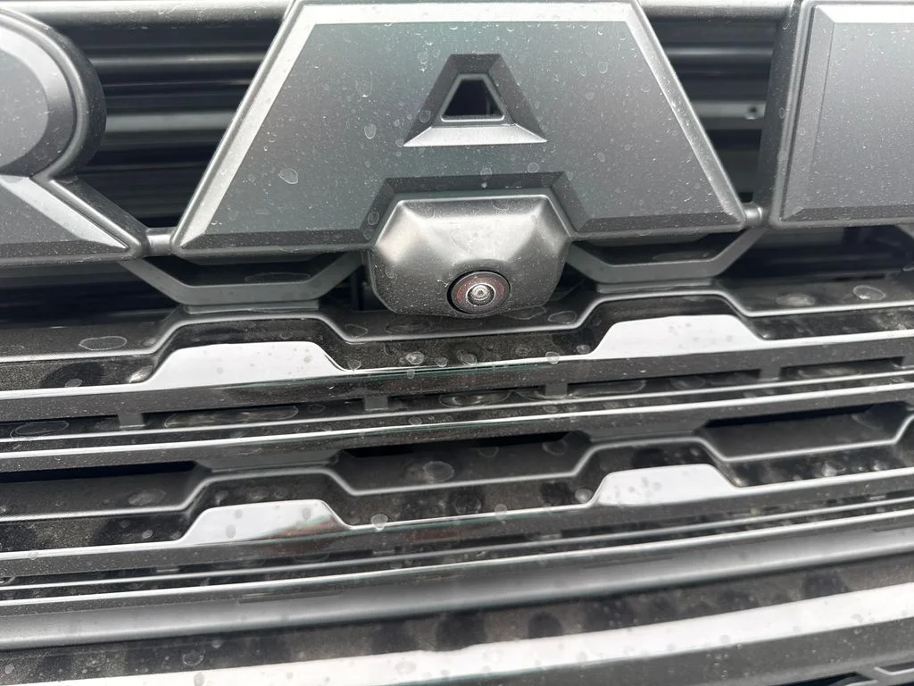 New 2026 Diamond Black Crystal Pearl-Coat Exterior Paint RAM Limited image 9