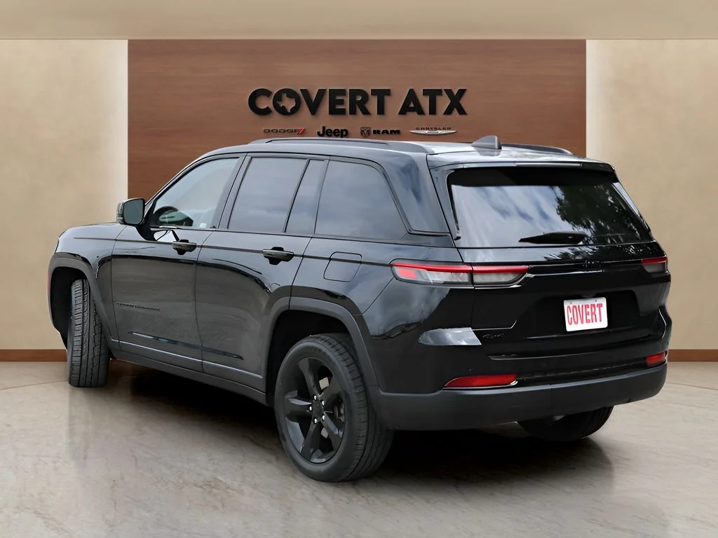 Used 2023 Black Jeep Altitude X image 3