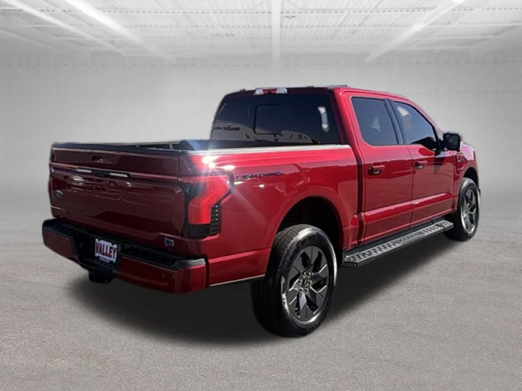 Used 2023 Red Metallic Ford Lariat image 13